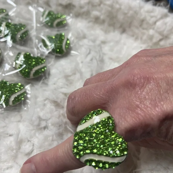 Rings NWT heart shape pack of 12, sold As Is, green rhinestones, Resell! - Picture 5 of 7